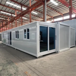 Maison extensible de 40 pieds avec portes coulissantes en attente