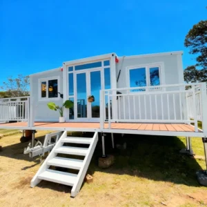 Maison conteneur extensible moderne blanche de 6 mètres avec grande terrasse