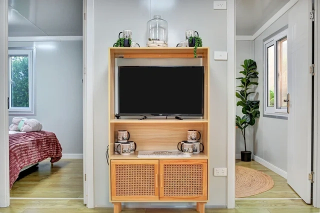 Maison conteneur extensible de 6 mètres avec balcon et structure en acier – Image 7