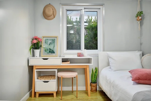 Maison conteneur extensible de 6 mètres avec balcon et structure en acier – Image 5