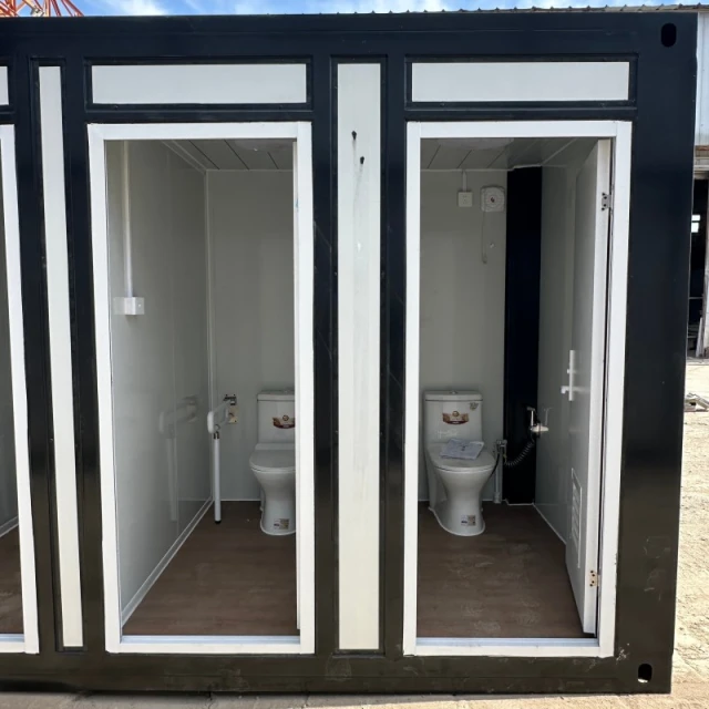 Unité sanitaire portable de 6 mètres (20 pieds) comprenant 3 toilettes individuelles et 1 salle de douche avec lavabo. – Image 2