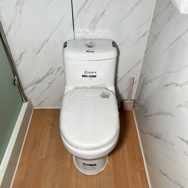 Toilettes portables préfabriquées pour deux personnes – Image 4