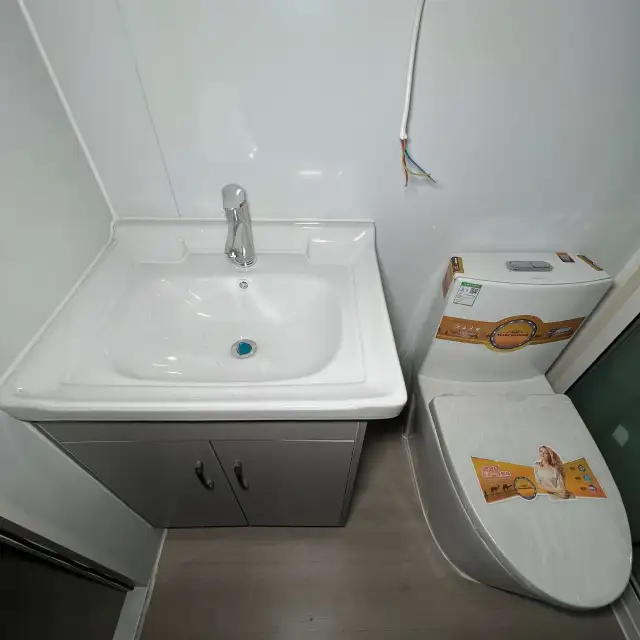 Maison extensible de 6 m (20 pi) - Panneau mural rouge et cadre noir – Image 4