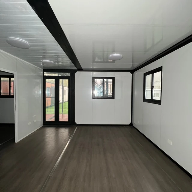 Maison extensible à double toit plat, escalier extérieur et terrasse – Image 4